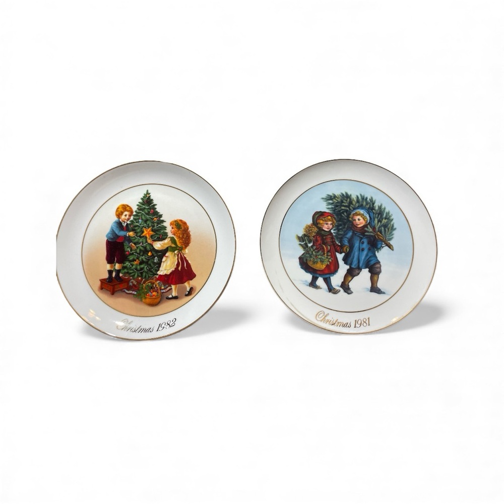 G4- Avon Vintage Christmas Collector Plates Set delete